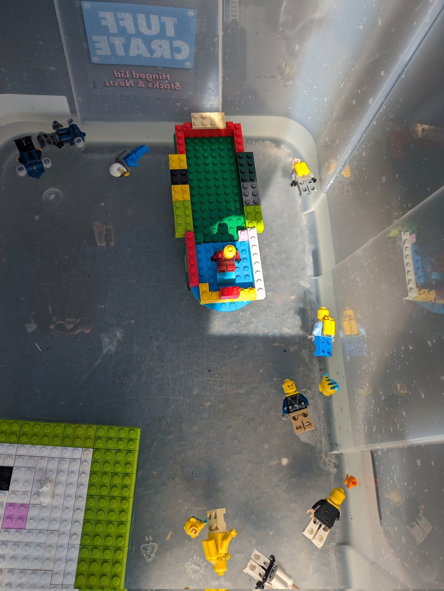 bricksclubscot's tweet photo. Some very cool boats @WLStJohnOgilvie! On such a warm day it was great to finish off outside testing our LEGO® boats, well done team! 😎
#awesomeogilvies #buildyourimagination #LEGO #bricksclubwestlothian #bricksclubscot https://t.co/hucPf3Q2FB