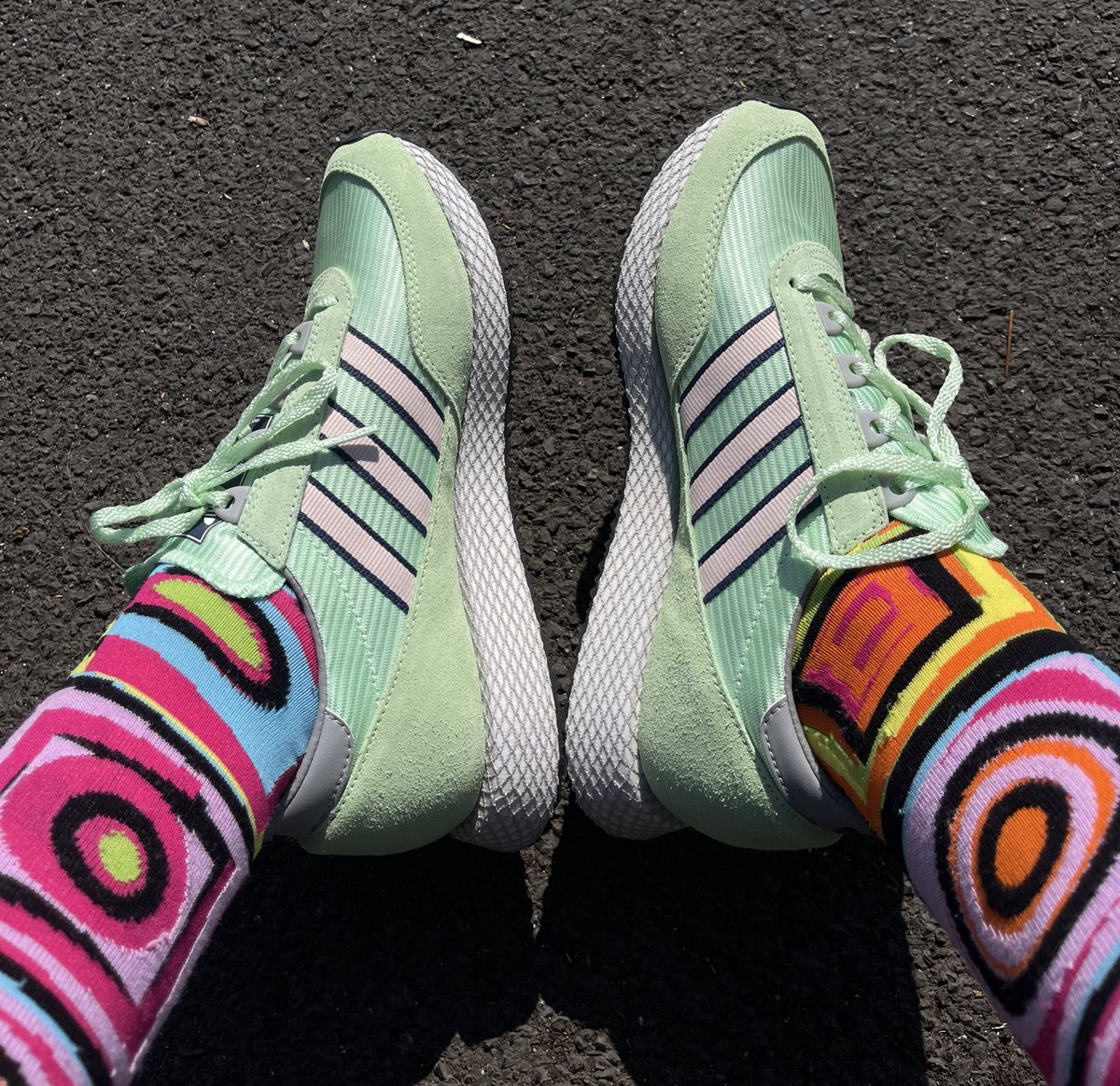 Hoodie1973's tweet photo. Morning you beautiful lot 
Have a cracking Thursday  
#socksoutthursday 
@SockCouncil https://t.co/Em9aJYswae