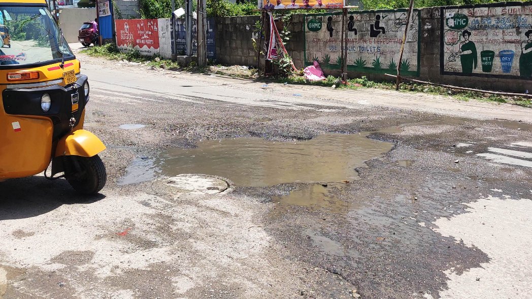 Citizen_TS's tweet image. #Minipond #teamghmc 
@GHMCOnline @ZC_Charminar
Place - 
Sai best buy #Erraboda #Upperpally 

#TelanganaFormationDay  #TelanganaTurns10 #Telangana #Hyderabad #HyderabadRains 
@arvindkumar_ias 
@vinay_vangala  @ghm