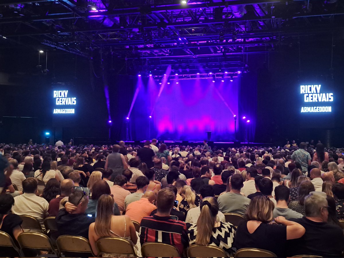 Despite train delays/cancellations and the resulting need for an uber to get us there on time it was well worth it to watch @rickygervais in Cardiff last night. A brilliant show, comedy at its uncensored best👏 👏 #armageddon