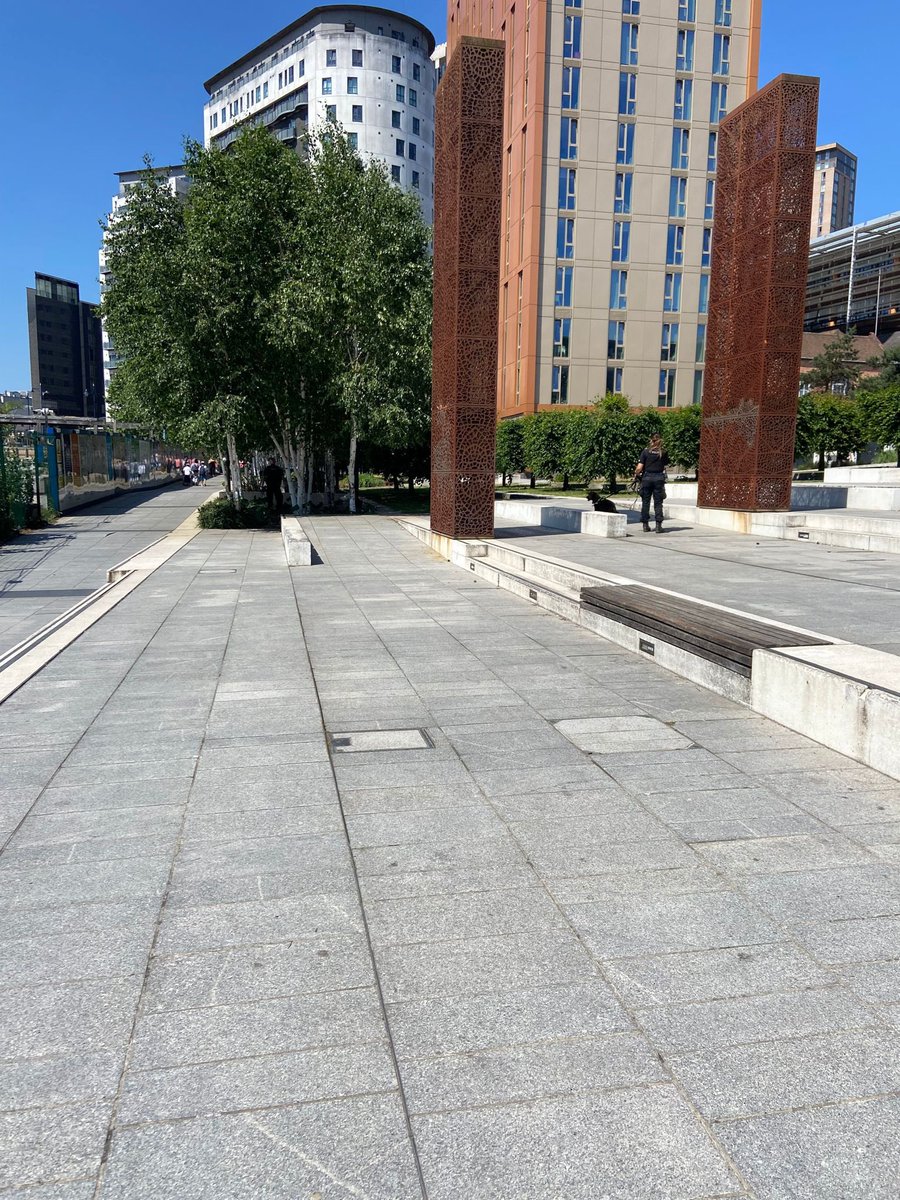 WMPDogs's tweet image. Live practical training for our narcotics drugs dogs and their handlers this week, working with the town centre neighbourhood team @BrumPolice high viz patrols in the ☀️ taking plenty of breaks 💧 #PDBud #PDDelph #PDChase 🐾