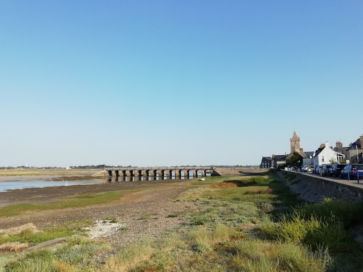 Et vous, qu'est ce qui vous ressource ?
Perso, c'est d'être en mouvement en pleine nature autant que possible, et lorsque c'est de bon matin dans le havre de Portbail, côte ouest Cotentin, c'est la cerise sur le gâteau 🍒🌊😌
#Cotentinunique
#cestbeaulamanche
#Normandie