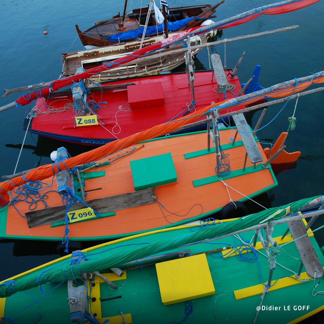 Découvrez les #Jangadas, ces fascinants bateaux traditionnels brésiliens présents pendant les #FêtesMaritimes de #Brest  2008 et 2012 ! 
Ces #bateaux sont utilisés par les pêcheurs le long des côtes brésiliennes, ils sont les véritables symboles de la #culturemaritime du pays.