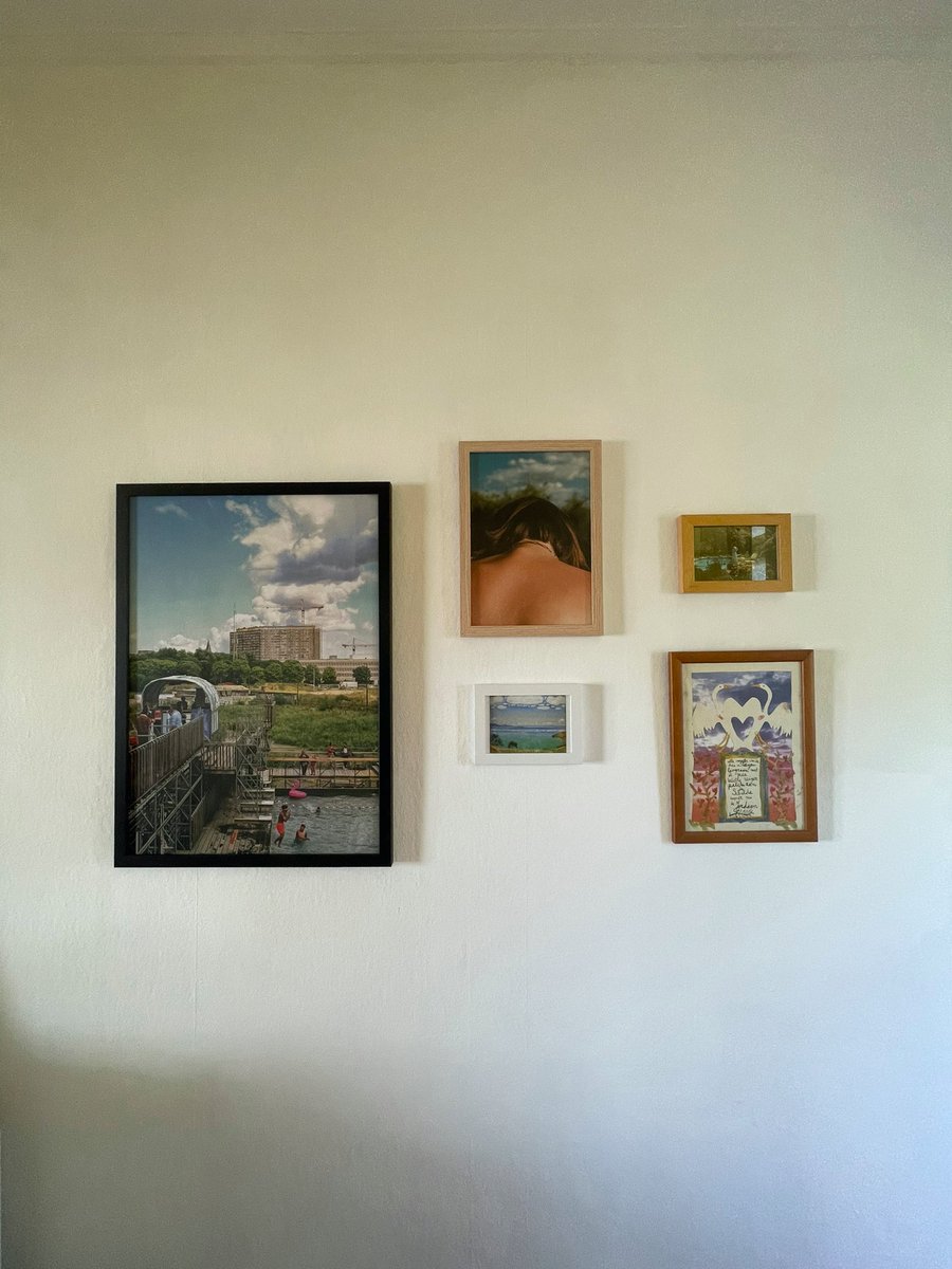 Ochtendkoelte ❤️ Includes @pooliscoolbxl by Sepideh Farvardin. Ilkay Katakurt's photo (instagram.com/ilkay_karakurt) Mother By The Pool by Diana Markosian, from her Santa Barbara exhibition. View of Lake Leman from Chexbres by Ferdinand Hodler, and Zilverspa by @betonnie.