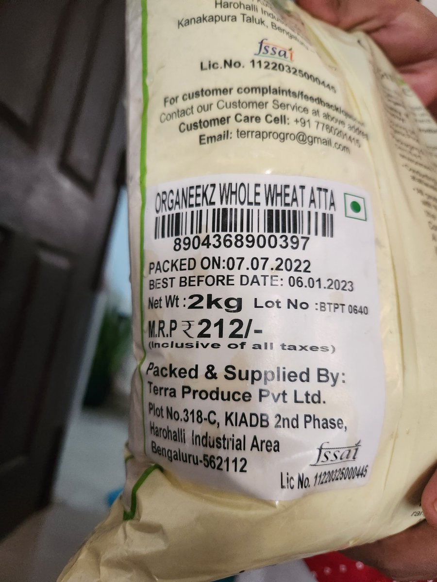 ssuvasant's tweet photo. @SwiggyInstamart product that expired 6 months before shipping. Just noticed when opening the pack.. and this was on offer... Selling expired products for less.. woowww.. incomprehensible for me. Cc: @ConsumerReports @jagograhakjago https://t.co/Le9iXZ47i6