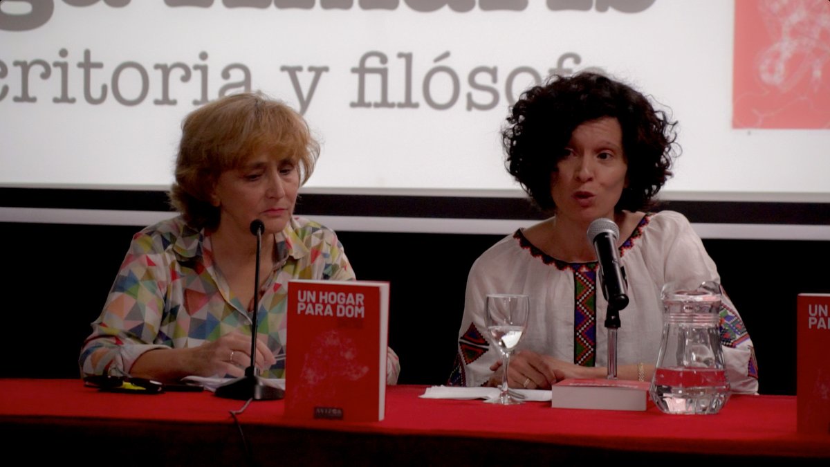 AvizorEdiciones's tweet photo. Gran éxito en la presentación de nuestra novela “Un hogar para Dom”, de Victoria Amelina (@vamelina), en el Ateneo. (puedes comprarlo en: https://t.co/Cxqa6ctRa3)
#ateneodemadrid #avizorediciones #FLMadrid23 #ucrania #ukraine #ukrainianliterature #unhogarparadom #victoriaamelina https://t.co/9jh0VJYsqJ