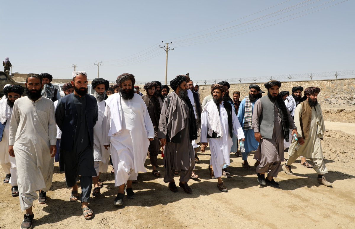 Khishki2's tweet photo. @tamimasey 1/4: محترم ملا عبدالغنی برادر آخند معاون اقتصادی ریاست الوزراء پنج پروژه بزرگ را در شهر کابل افتتاح نمود. در این مراسم که مولوی عبدالرشید شاروال کابل نیز حضور داشت، محترم ملا صاحب گفت؛ برای پیشرفت یک کشور امنیت از همه مهمتر است، https://t.co/wGNPOkvxKE