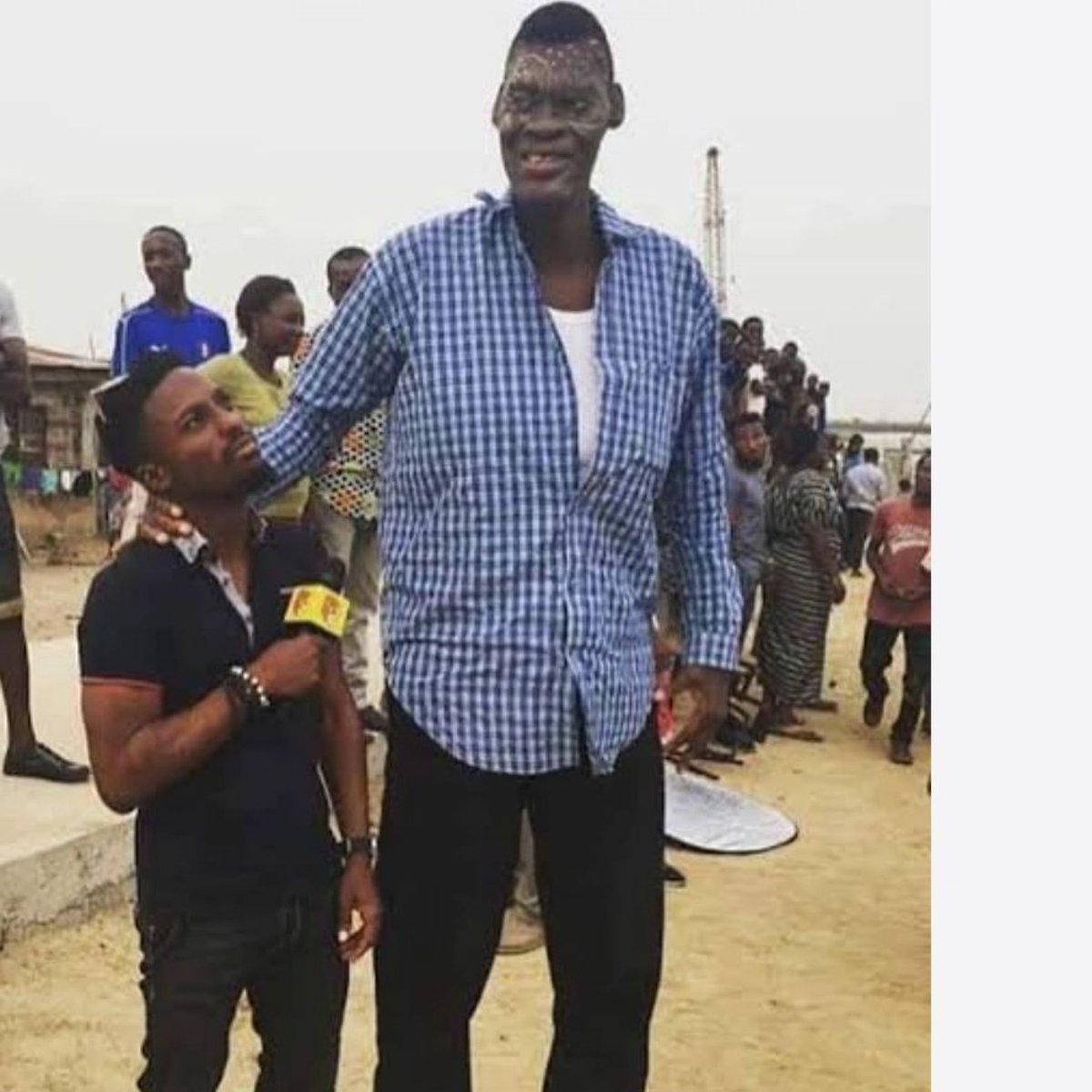 Naija on Twitter: "RiP Nigeria Tallest Man, Afeez Agoro"