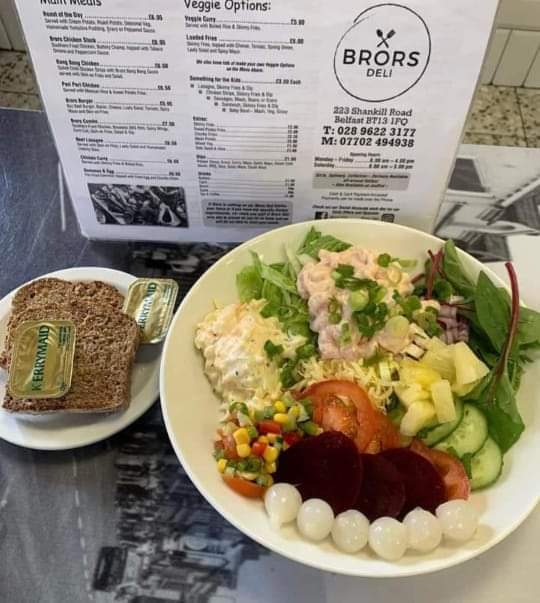 BrorsDeli's tweet photo. Salads starting from £3.20 😍 

07702494938 📞

Take away, sit in, delivery 😎 https://t.co/GqrYDi4f9b