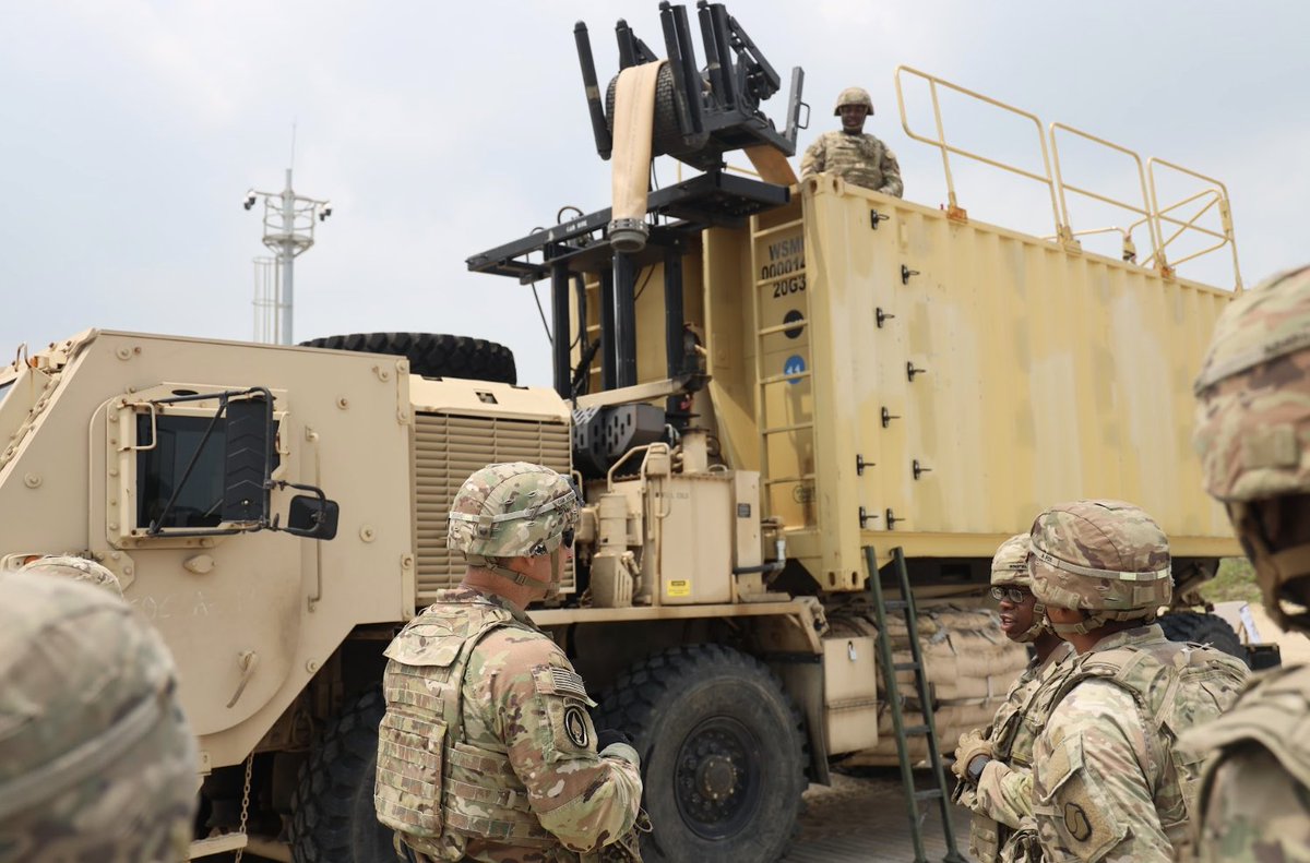 USForcesKorea's tweet photo. Interoperability is our jam
Lt. Gen. John P. Sullivan, deputy commander, @US_TRANSCOM, meets with key military leaders, during joint training at the Combined Distribution Exercise 23 in Pohang.
π· Sgt. Sang Hwe Lee, @19th_ESC
@ROK_MND | #WeTrainTogether | @DeptofDefense https://t.co/G7RAqdLSq3