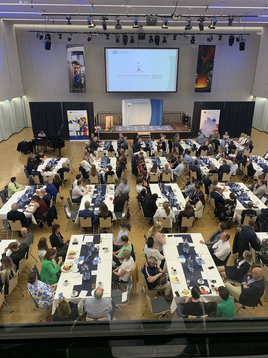 Wir ehren heute 66 Ausbildungsbetriebe. Alle Fotos in den nächsten Tagen auf Neubrandenburg.ihk.de
