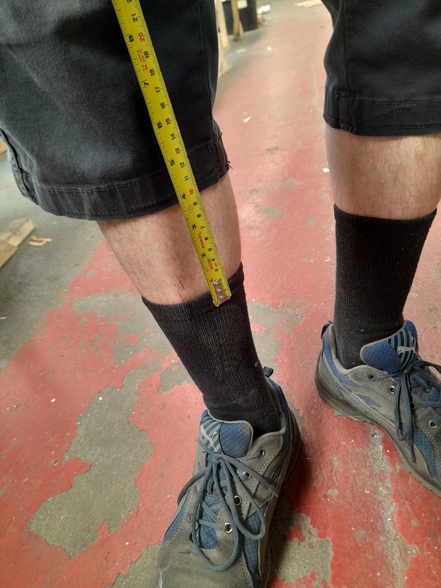 westhulljambo's tweet photo. @NoContextBrits mate at works too hot for trousers, so he gust get himself a pair of 'shorts' ... as that 90mm shin gap makes all the difference #whatamelt https://t.co/C5Q1Ce3D1t