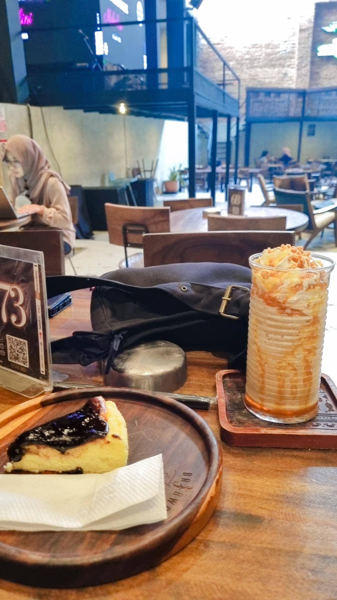 pasutri_staycation on Twitter: "2 bangku masih kosong nih ð¤­ð¤­ð¤­ https://t