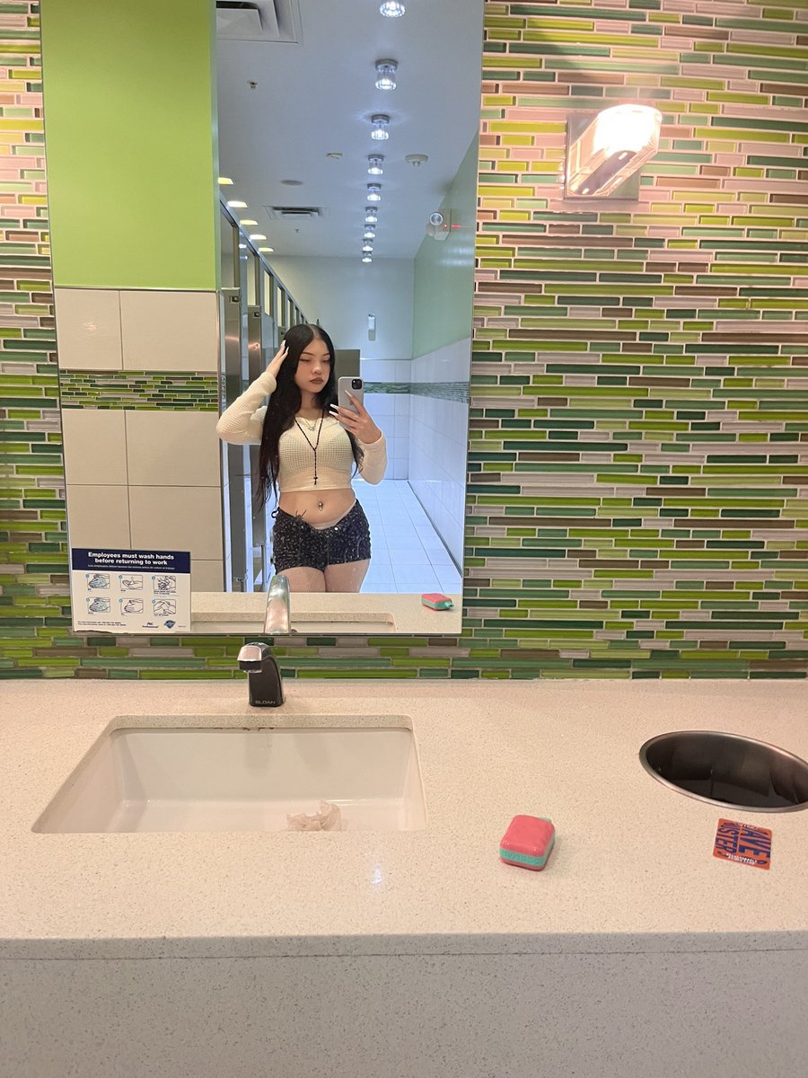 Coochieman340's tweet photo. i’m your fav rich hot goddess mommy so get tf down on your knees and start sending for my girls night out

findom finsub femdom paypig bratdomme SadisticDomme payslave footslave feetworship cashslave cashcow cash brat humanATM wallet drain bratty beta sub whalesub https://t.co/BGEP6ZWOUU