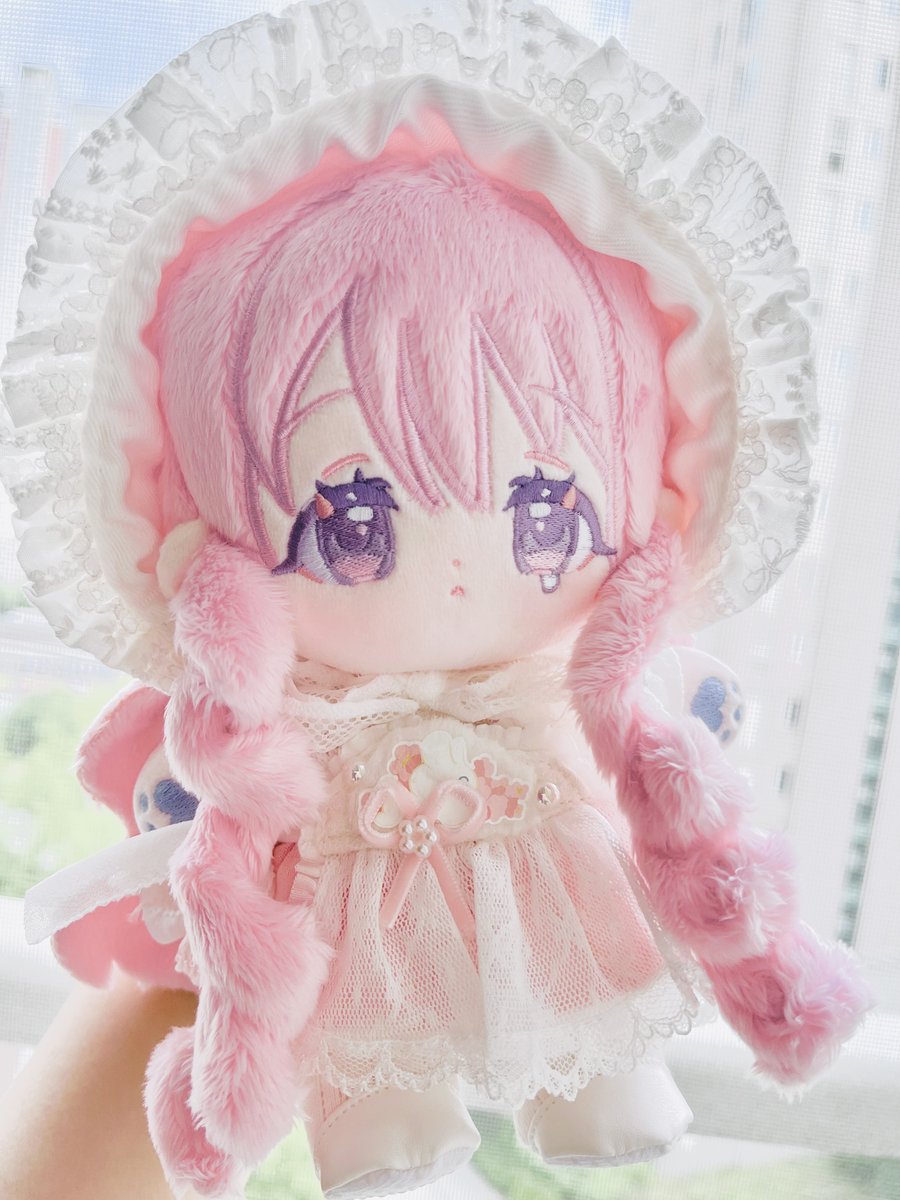 오랜만에 근황

자작캐릭터로 솜인형을 만들었어요..🥺🥺
솜인형 처음이라 정말 잘 몰라서.. 걱정이 많았는데 너무 예쁘게 나왔지요😊💕