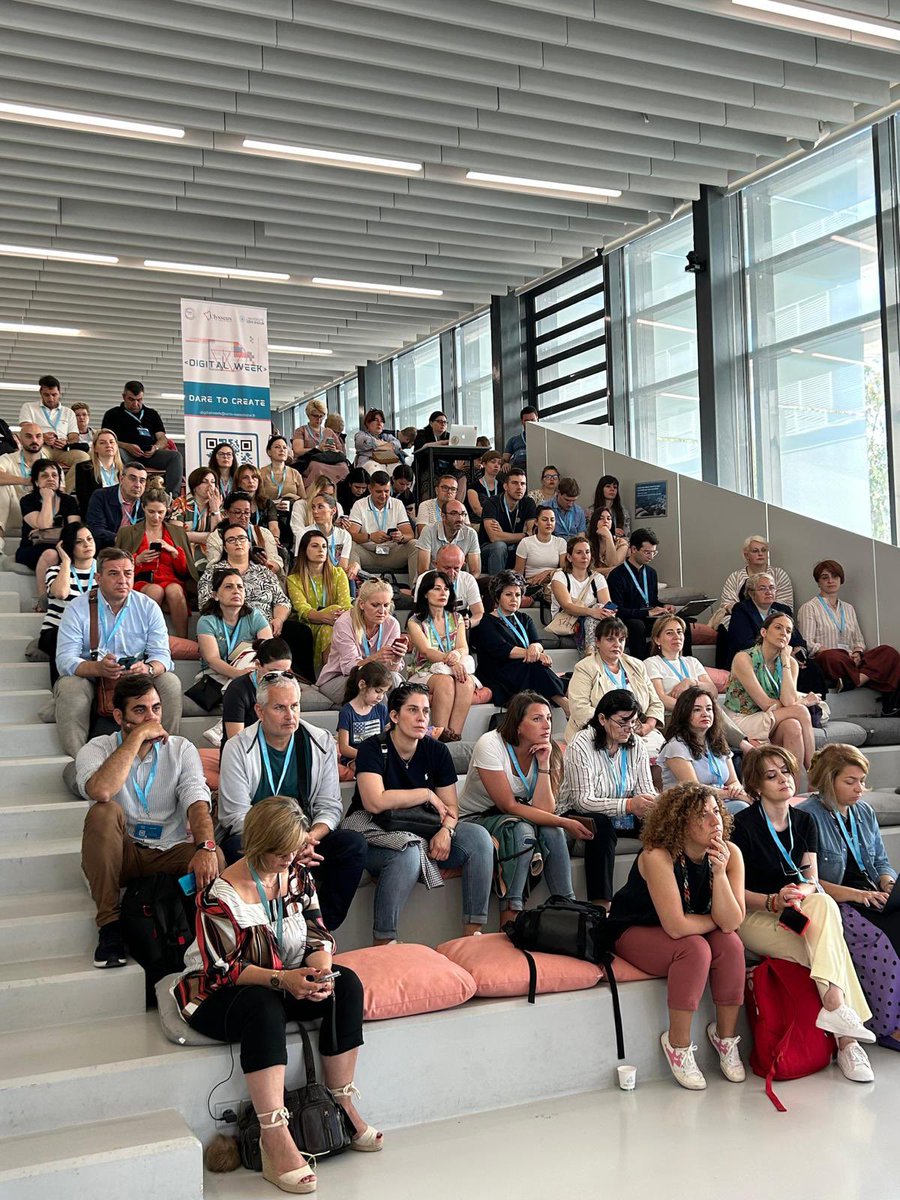 DDIE_UCoteDAzur's tweet image. [#DigitalWeek] Day 4 started at @imredd_uca. Artificial intelligence and tourism on the morning programme. @Univ_CotedAzur