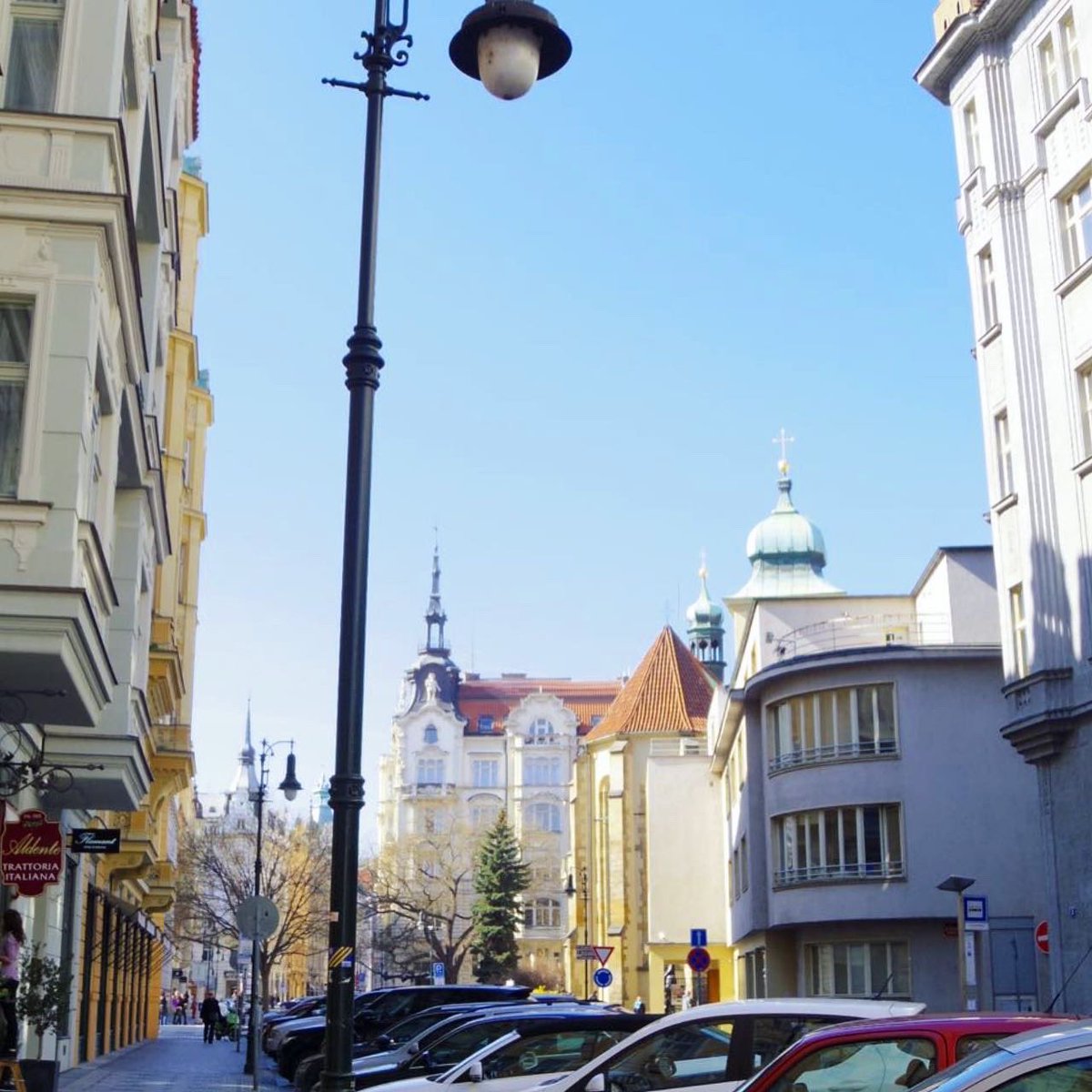 yuri_czech's tweet photo. 何気ない街の風景が絶品なんですよね、チェコ。

溜まったマイレージ眺めて、次飛ぶ日を夢見てる。 https://t.co/5o6mIb8CTP
