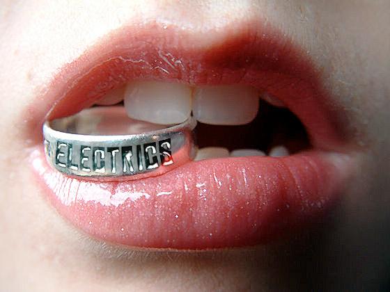 ★𝔇𝔦𝔯𝔱𝔶 𝔖𝔱𝔯𝔞𝔫𝔤𝔢𝔯𝔰 ★ 𝔈𝔩𝔢𝔠𝔱𝔯𝔦𝔠𝔰 - 𝔚𝔢𝔰𝔱 𝔩𝔬𝔫𝔡𝔬𝔫★ July 1st - Fiddler KIlburn
<a href="/TheFiddlerlive/">The Fiddler</a>
<a href="/dirtystrangers/">the Dirty Strangers</a>
<a href="/Londongigsbands/">London Gigs & Bands</a>
<a href="/LondonGigGuide/">LondonGigGuide</a>
#rocknroll
<a href="/PunkGigsLDN/">Punk Gigs London</a>
★SINGLE LAUNCH DIRTY STRANGERS tinyurl.com/DIRTYGETAWAYTI…