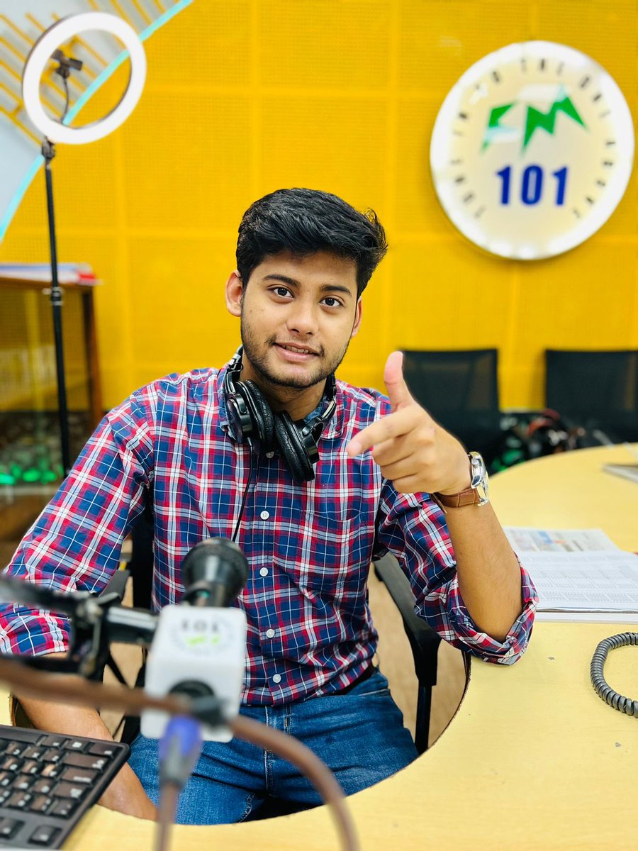 FM101PBC's tweet photo. Listen “ Smile & Dial “ with Rj Affaf from 01:30pm to 03pm on #FM101
SMS: Type 101 (space) message & send to 4471
Website: https://t.co/vqiqjCGPJ3
Calls: 051-111-000-101
Twitter: https://t.co/IIgZICyIzO
Instagram: https://t.co/vHCN01y7TG
TikTok: https://t.co/C6ftwfDLlN https://t.co/B1B81ZL1HH
