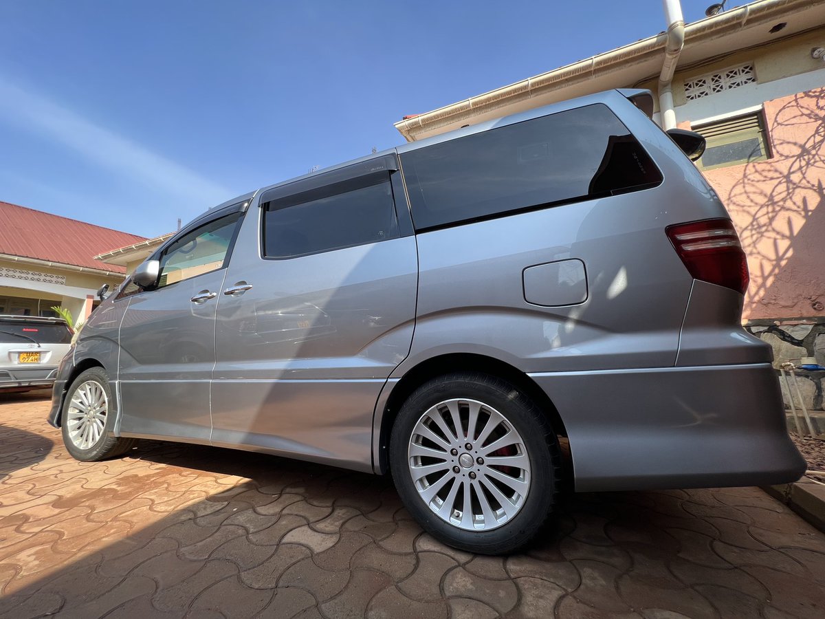 devansh_ug's tweet photo. Toyota Alphard 2007, buy and drive @ 33m slightly negotiable. call 0701225816 https://t.co/CH7SBEojwg