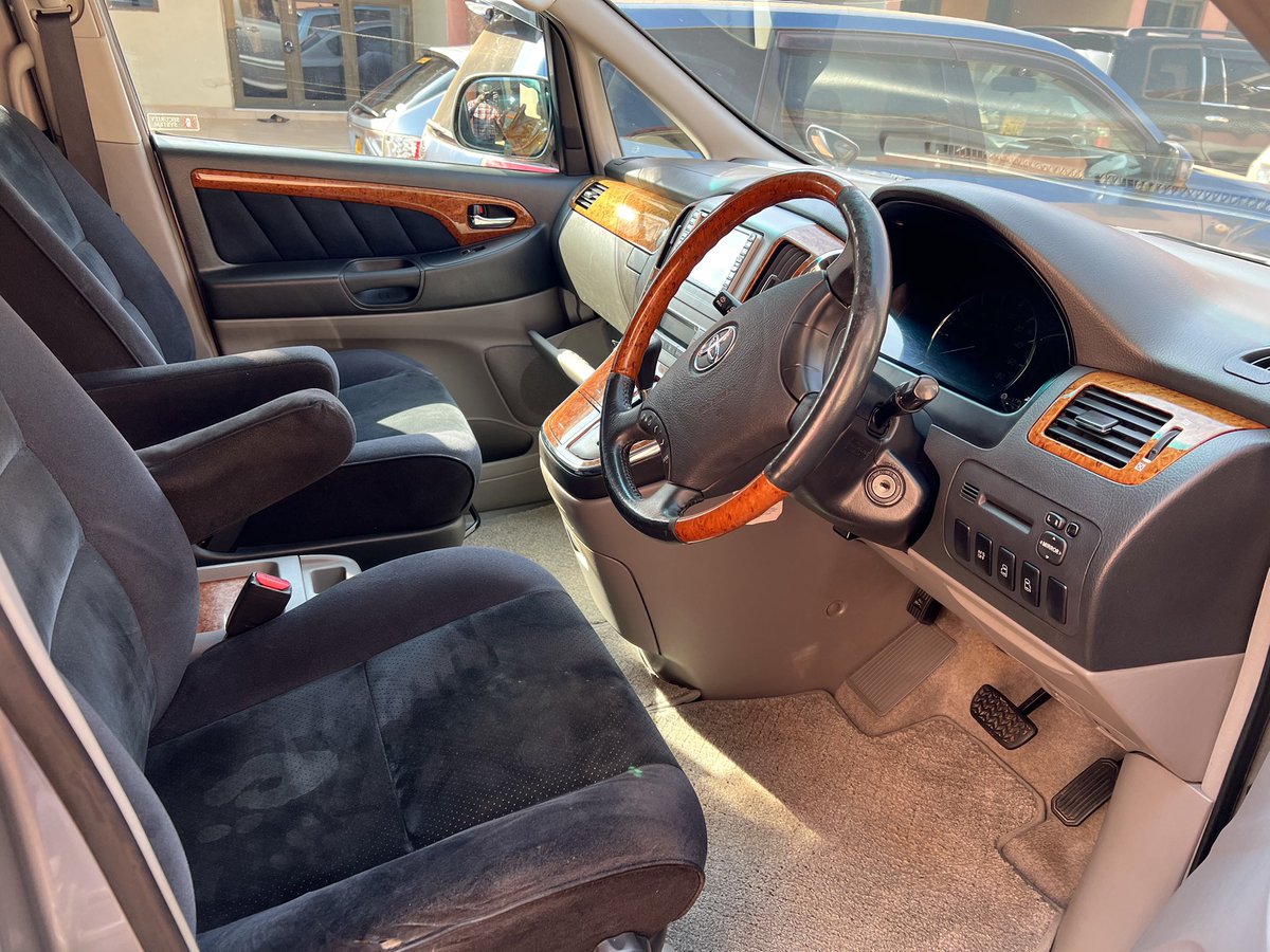 devansh_ug's tweet photo. Toyota Alphard 2007, buy and drive @ 33m slightly negotiable. call 0701225816 https://t.co/CH7SBEojwg
