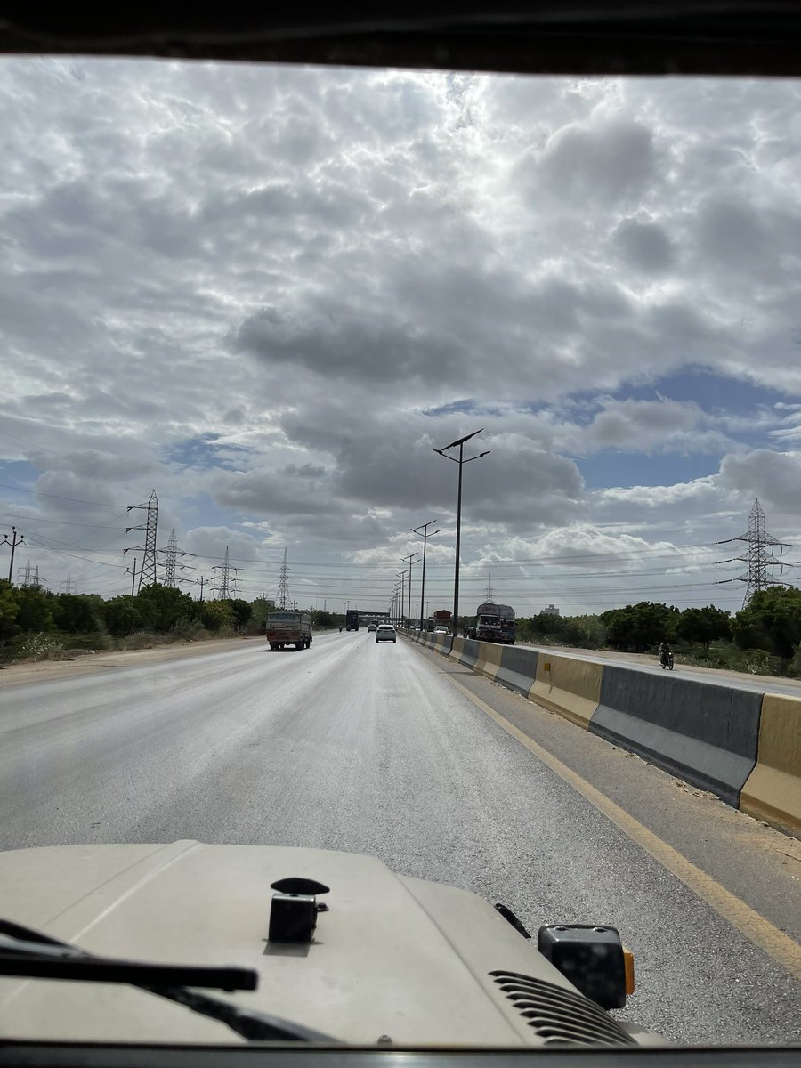 DarthWadera's tweet photo. #CycloneBiporjoy #Karachi https://t.co/Vu9NK6jX5Z