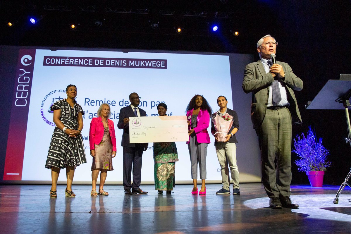 [ÉGALITÉ FEMMES-HOMMES] 🥼 Surnommé "l'homme qui répare les femmes", le célèbre docteur <a href="/DenisMukwege/">Denis Mukwege</a>, chirurgien gynécologue de renommée mondiale, a fait l'honneur de venir à #Cergy pour une conférence exceptionnelle, le mardi 6 juin au sein de notre salle de spectacle