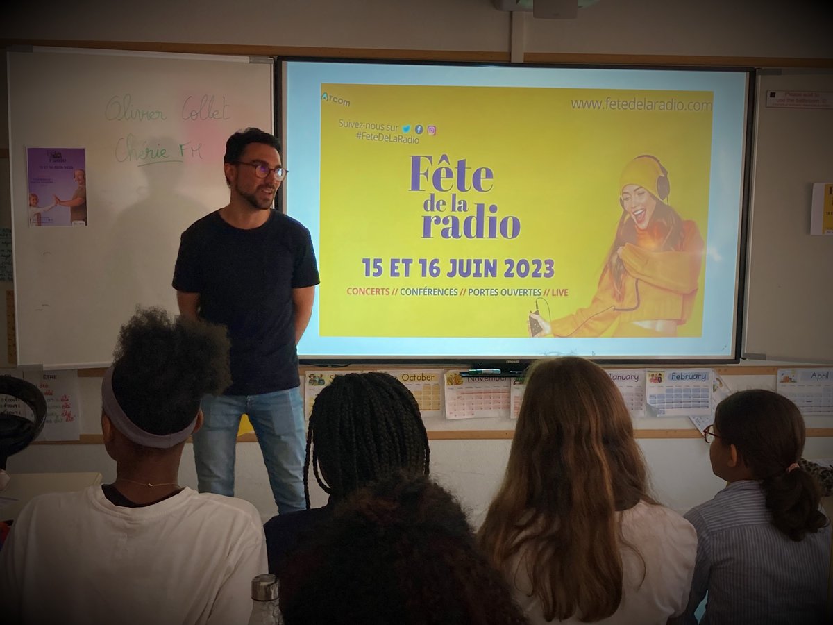 📻#Fetedelaradio Rencontre des élèves de CM2 de l'école A. Rimbaud de Tours avec <a href="/olcollet/">Olivier Collet</a>, journaliste sur <a href="/radiocheriefm/">Chérie FM</a>🎤 
✅Analyser un vrai flash info! 
<a href="/NRJTOURS37/">NRJ TOURS</a> <a href="/Clemi_ot/">EMI_Clemi Orléans-Tours</a> <a href="/LeCLEMI/">CLEMI</a> #EducMédiasInfo <a href="/dsden37/">DSDEN d'Indre-et-Loire - Académie d'Orléans-Tours</a> <a href="/ac_orleanstours/">Académie d'Orléans-Tours</a> <a href="/Arcom_Poitiers/">Arcom Poitiers</a> <a href="/IENASH37/">IEN ASH 37</a> @ICholat <a href="/Drane_ot/">DRANE Orléans-Tours</a>