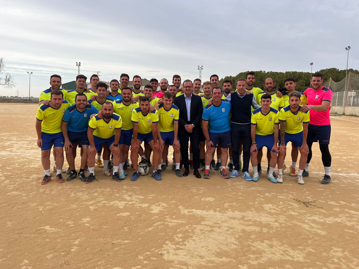 JulioMG's tweet photo. OJO A ESTE HILO SI TE GUSTA LA TV Y EL GUIÓN 🧵. Ayer se emitió en @cuatro el último capítulo de @MaribanezFC. Ha sido un proyecto que he disfrutado y que me ha reconciliado en cierta manera con la tele porque me ha cruzado con gente maravillosa. https://t.co/JiDQZ8MJeV