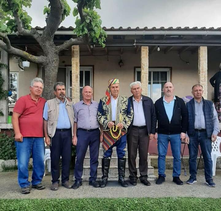 PomakHistory's tweet photo. ***
Yedi asırlık bir geçmişe sahip olan Seyyid Ali Sultan'ı anmak için düzenlenen Seçek yağlı güreşlerinin ağası Ruşenler Pomak köyünden Hüseyin Karahüseyin olmuştur.

#Ahriyan  #Pomak #Ruşenler #Roussa #SeyyidAliSultanDergâhı https://t.co/fcHwinIUa7
