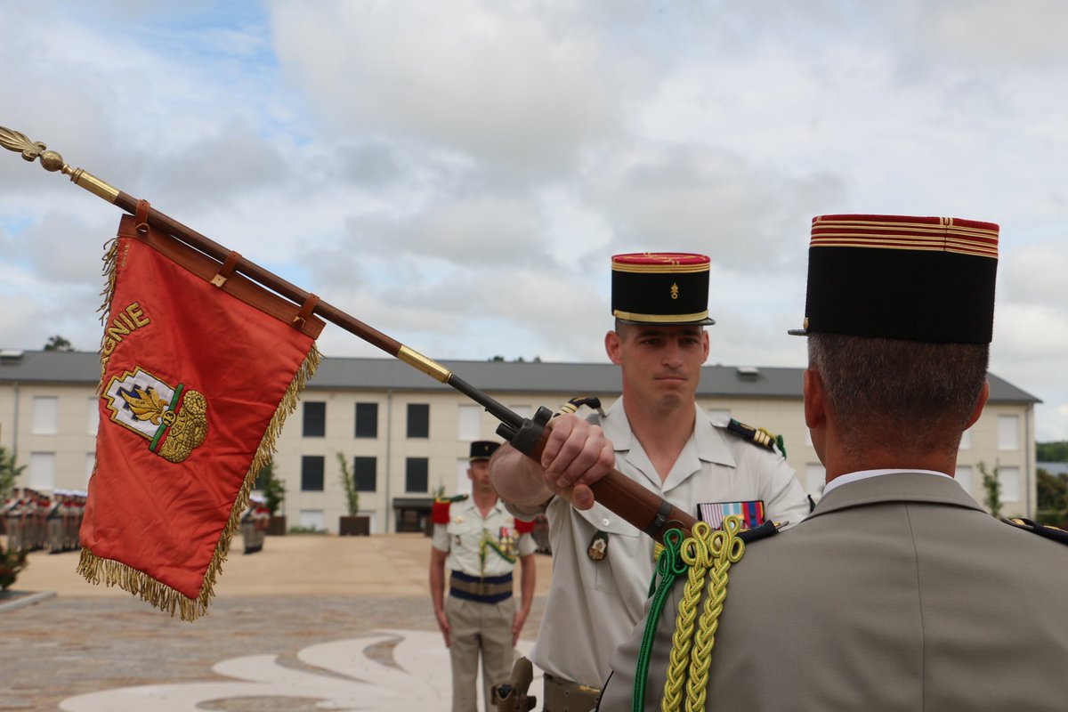 Cdc_13eDBLE's tweet image. [#PASSCOM]

🟢🔴 La 2e et la 4e compagnie de la #13DBLE changent de chefs🫡

@LegionEtrangere @armeedeterre