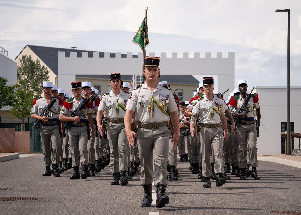 Cdc_13eDBLE's tweet image. [#PASSCOM]

🟢🔴 La 2e et la 4e compagnie de la #13DBLE changent de chefs🫡

@LegionEtrangere @armeedeterre