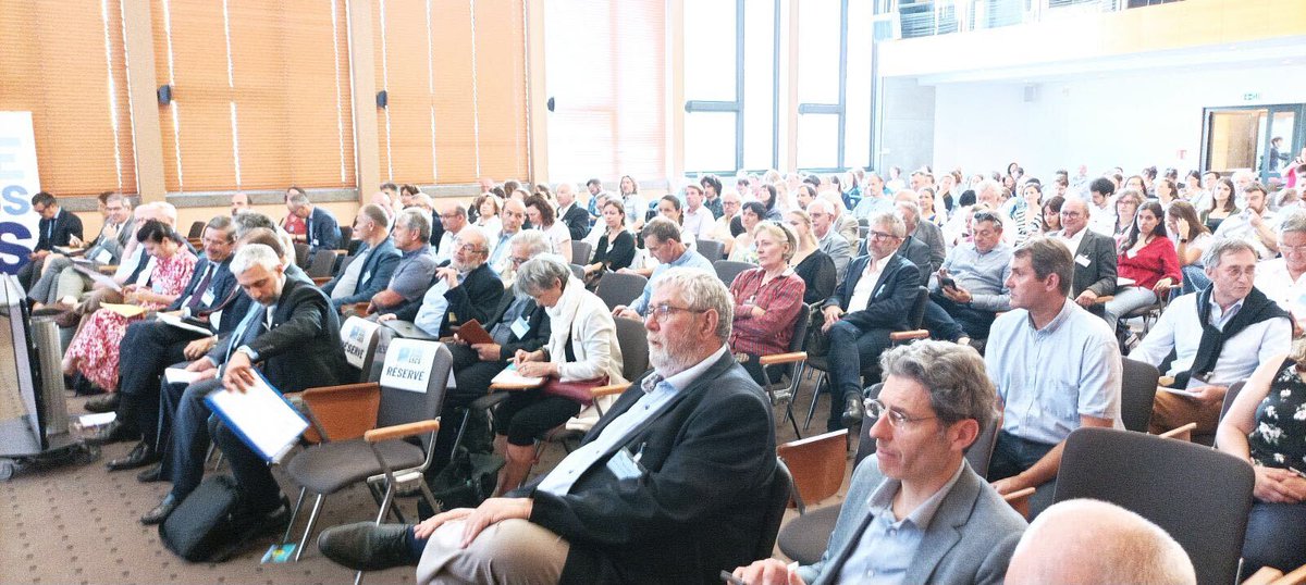 SeineGrandsLacs's tweet photo. Lancement des Rencontres Seine Grands Lacs ! 
Pour Patrick Ollier, Président de l'EPTB " Seine Grands Lacs est une ambition pour les personnes concernées par la gravité des #inondations et de la sécheresse. Je souhaite qu'elle soit portée et partagée par tous ! " 💬💧 https://t.co/BIpQJsHE4C