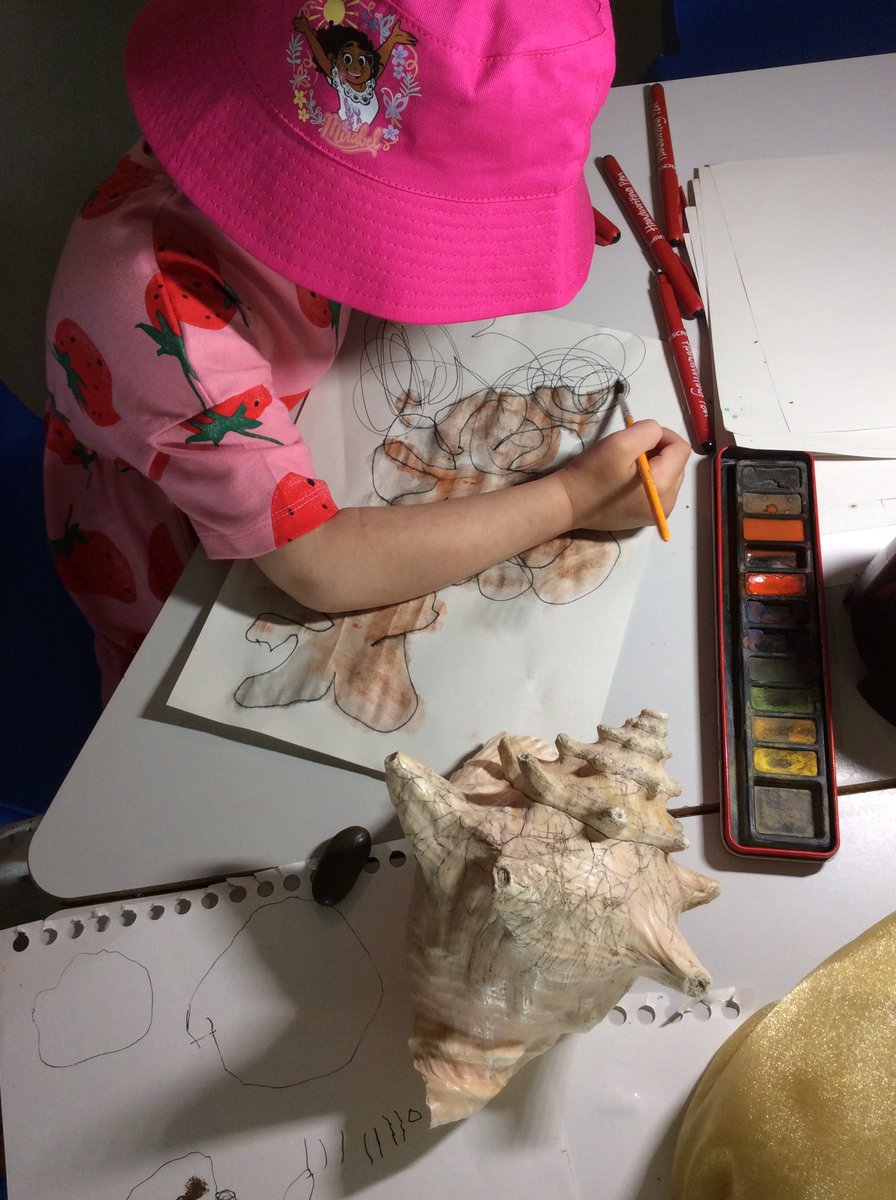 oakwoodEY's tweet photo. S showed amazing concentration while drawing and painting shells #SaveOurSealife #BeYourselfAlways https://t.co/WCeoQsynHO