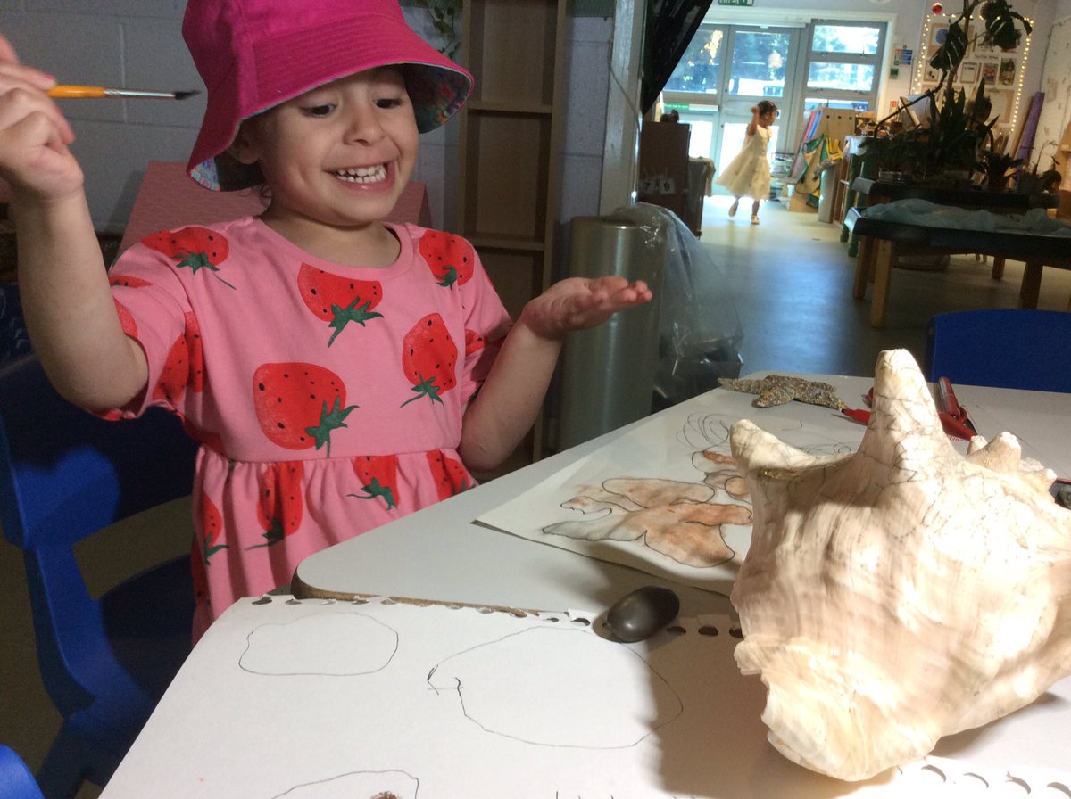 oakwoodEY's tweet photo. S showed amazing concentration while drawing and painting shells #SaveOurSealife #BeYourselfAlways https://t.co/WCeoQsynHO