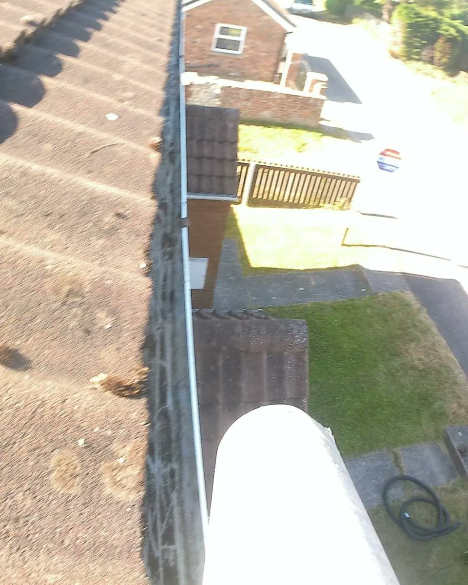 2nd job in rudston from yesterday plenty of dry moss removed from gutters. Sorted #bridlington #Sheffield #hunmanby #filey #hornsea #driffield #beverley #withernsea #bempton #flamborough #sewerby #guttercleaning #eastyorkshire #southyorkshire