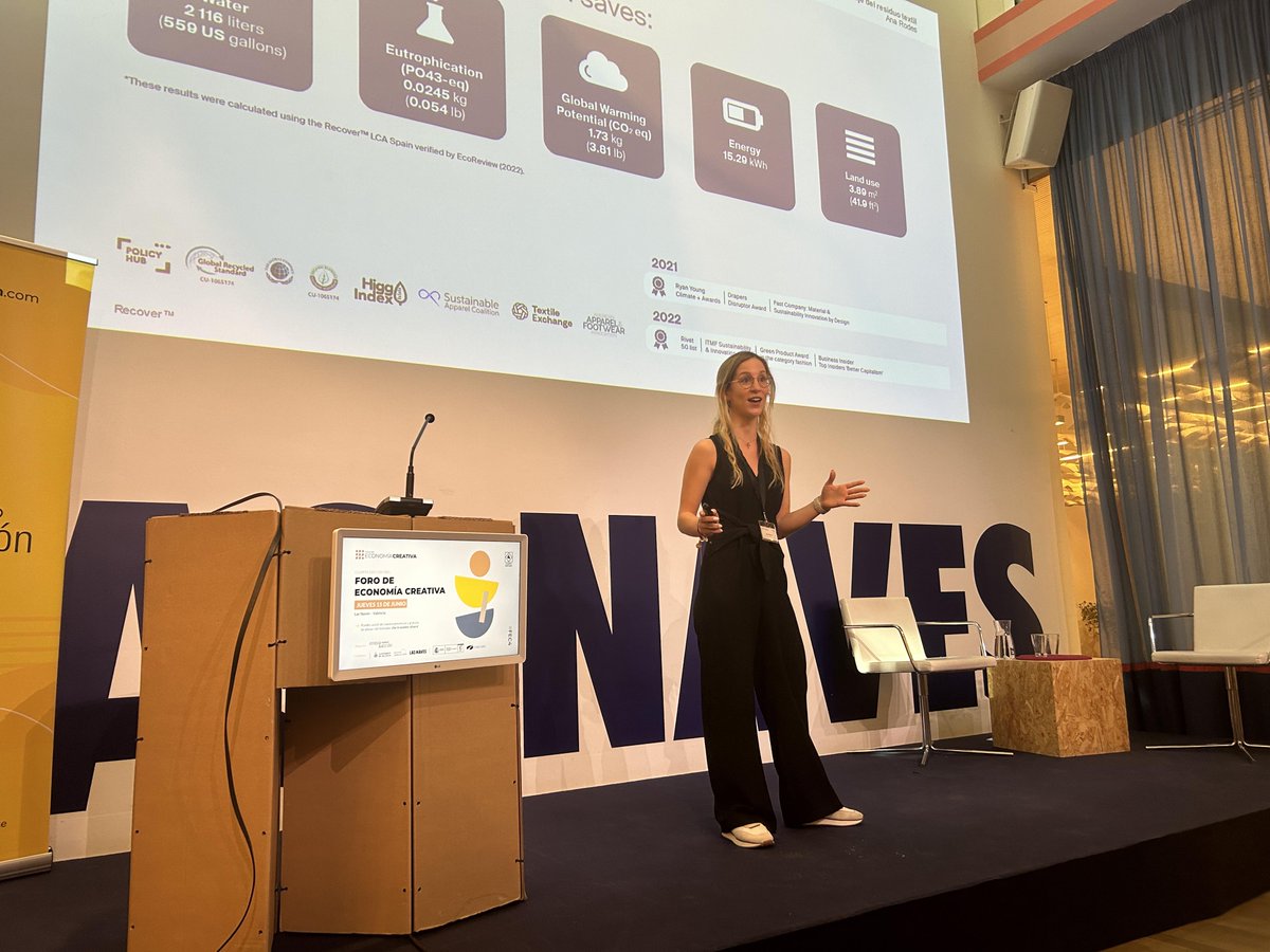 vlcinnovation's tweet photo. ICC 🟣 @anarodes_, Manager de Sostenibilitat a @Recoverfiber, explica com la #creativitat impulsa la #sostenibilitat en la indústria tèxtil.
#FEC4 #LasNavesICC #ICC #economia #foro #MissionsValència https://t.co/VPRULJeLdD