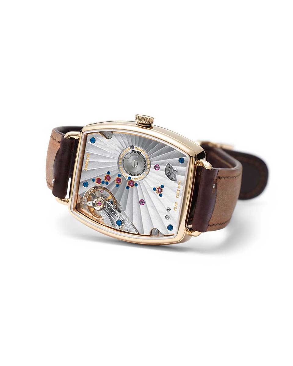 nomosglashuette's tweet photo. DUW 2002, the opulent shape caliber at work within our gold model #Lux, is full of the finest #Glashütte #craftsmanship. Click the image to see the striking dial side of Lux #Zikade! https://t.co/Totq5Ee9nR https://t.co/a9IMWAbsKL