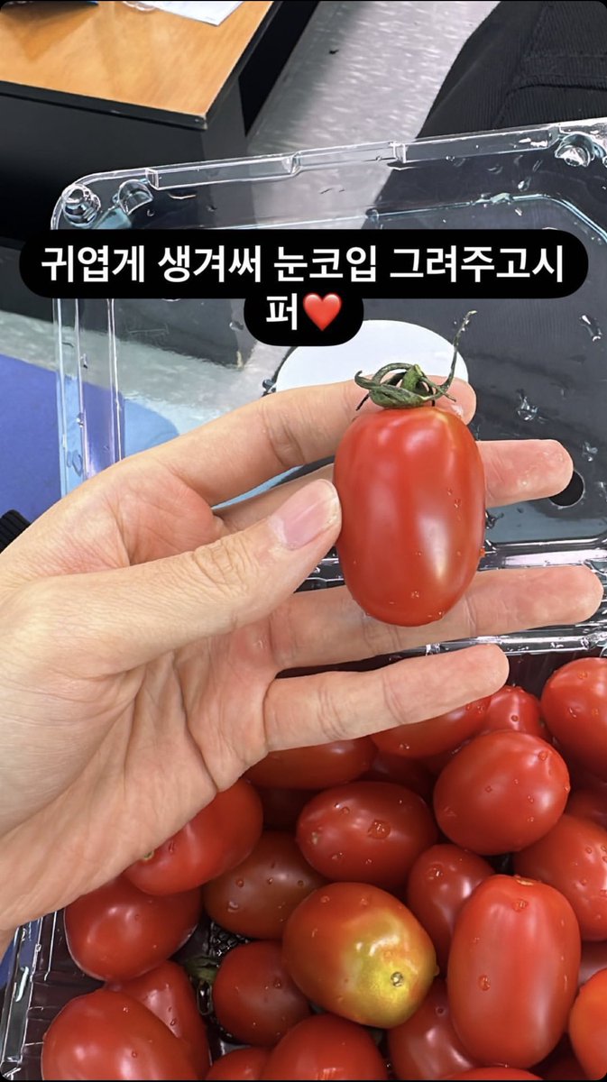 HandJaehwan's tweet photo. 🍅 #김재환 #KIMJAEHWAN https://t.co/Kae68KnJ13