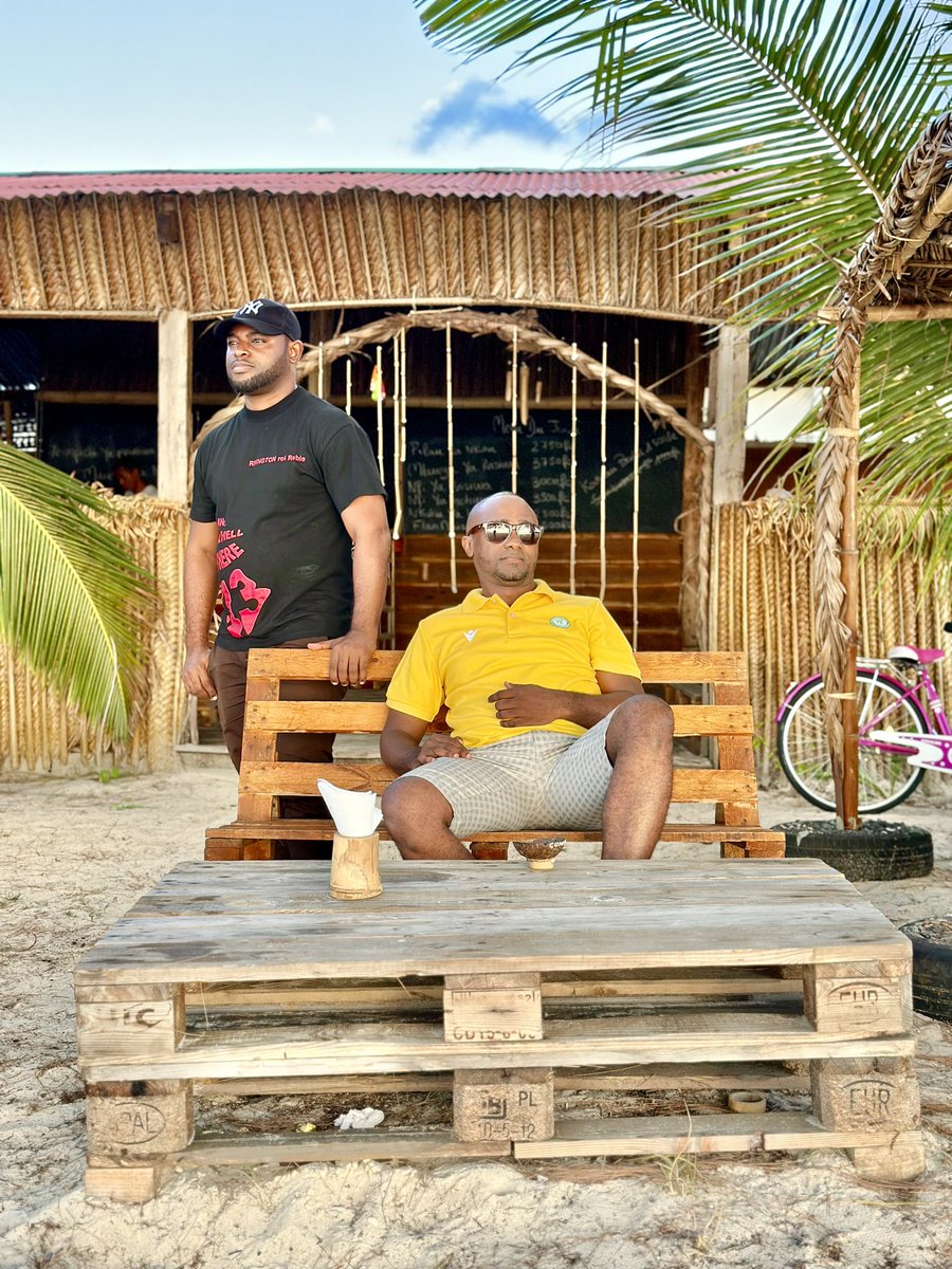 Oustadhpadre's tweet photo. Un moment de détente à Mtsanga Mwewu Restaurant un décor magnifique et apaisant, made in Comores. https://t.co/UqjbVEIwyF