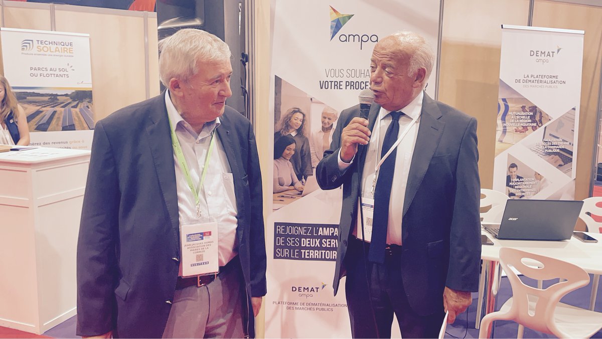 SalonAchatP's tweet photo. Une belle #rencontre entre les Associations des #Maires de la #Charente et de la #Correze … qui nous font l’honneur de leur visite sur le salon. Merci 🙏🏼 https://t.co/WLWupZUNxG