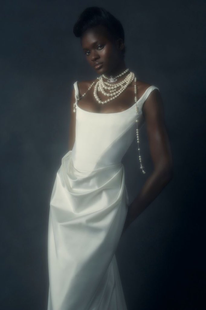 0nprpse's tweet photo. Vivienne Westwood bridal made to order 2022 https://t.co/BU16qZIb0p