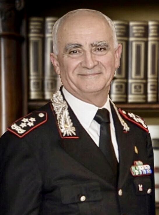 davidefaraone's tweet photo. Ricordate l’inchiesta Consip, aperta e spiattellata su tutti i tg, su tutte le prime pagine dei giornali come il “watergate��� in salsa italiana? L’inchiesta che avrebbe travolto il Presidente del consiglio di allora, Matteo Renzi ed i suoi più stretti collaboratori. Non era un’indagine, appena trapelate le prime informazioni, era già una condanna senza appello. L’inchiesta che non guardava in faccia a nessuno, nemmeno il comandante Generale dei Carabinieri, Tullio Del Sette, portata avanti dal magistrato senza macchia e senza paura, che non ha mai sbagliato un colpo (chiedere a tutte le sue vittime), nientepopodimeno che: Henry John Woodcock. 

Bene, Tullio Del Sette é stato assolto in appello perché il fatto non sussiste. E adesso, come tutte le volte, ci chiediamo: chi paga? Chi paga per il danno arrecato al Paese con l’assalto alle sue più importanti Istituzioni? Chi paga per il danno d’immagine e politico arrecato all’allora Presidente del consiglio ed ai suoi collaboratori? Chi paga per le sofferenze arrecate alle persone coinvolte ed alle loro famiglie? Chi paga? Ve lo dico io chi paga: nessuno.