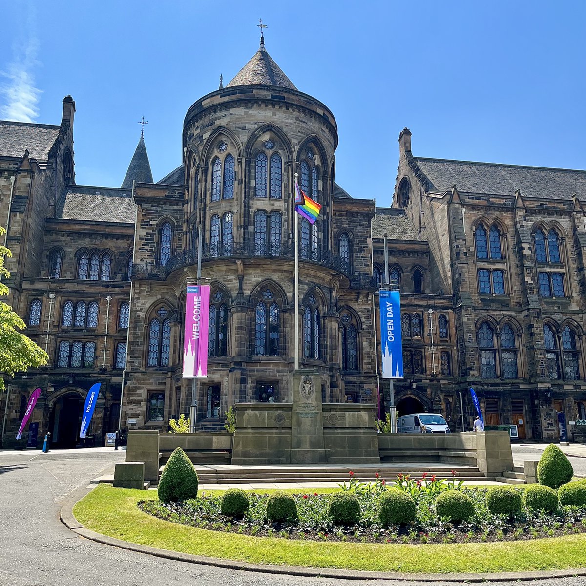 The sun is shining! What a lovely day to welcome everyone to campus for our Open Day. ☀️ 💙

Enjoy exploring our beautiful Gilmorehill campus & meeting our incredible #TeamUofG community. 👋 🏰