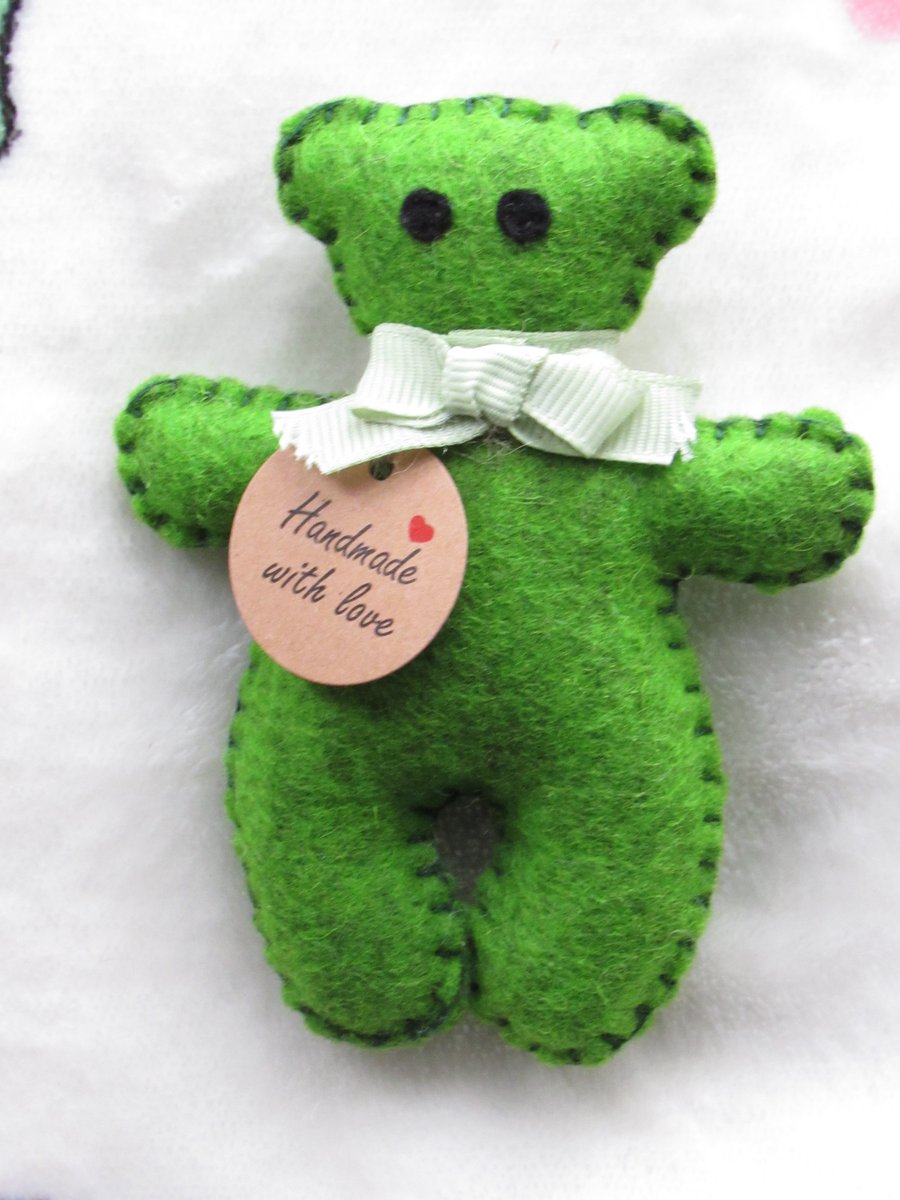 Keepsake gift ideas, all hand sewn by me in 100% wool felt (EN71 toy safety standards) #etsyshop #teddybear 
GoodVibeGiftsUK.etsy.com
#MHHSBD #shopindie #UKGiftHour #UKGiftAM #smallbiz #shopsmall #heatwaveuk #SaturdayMorning #giftideas