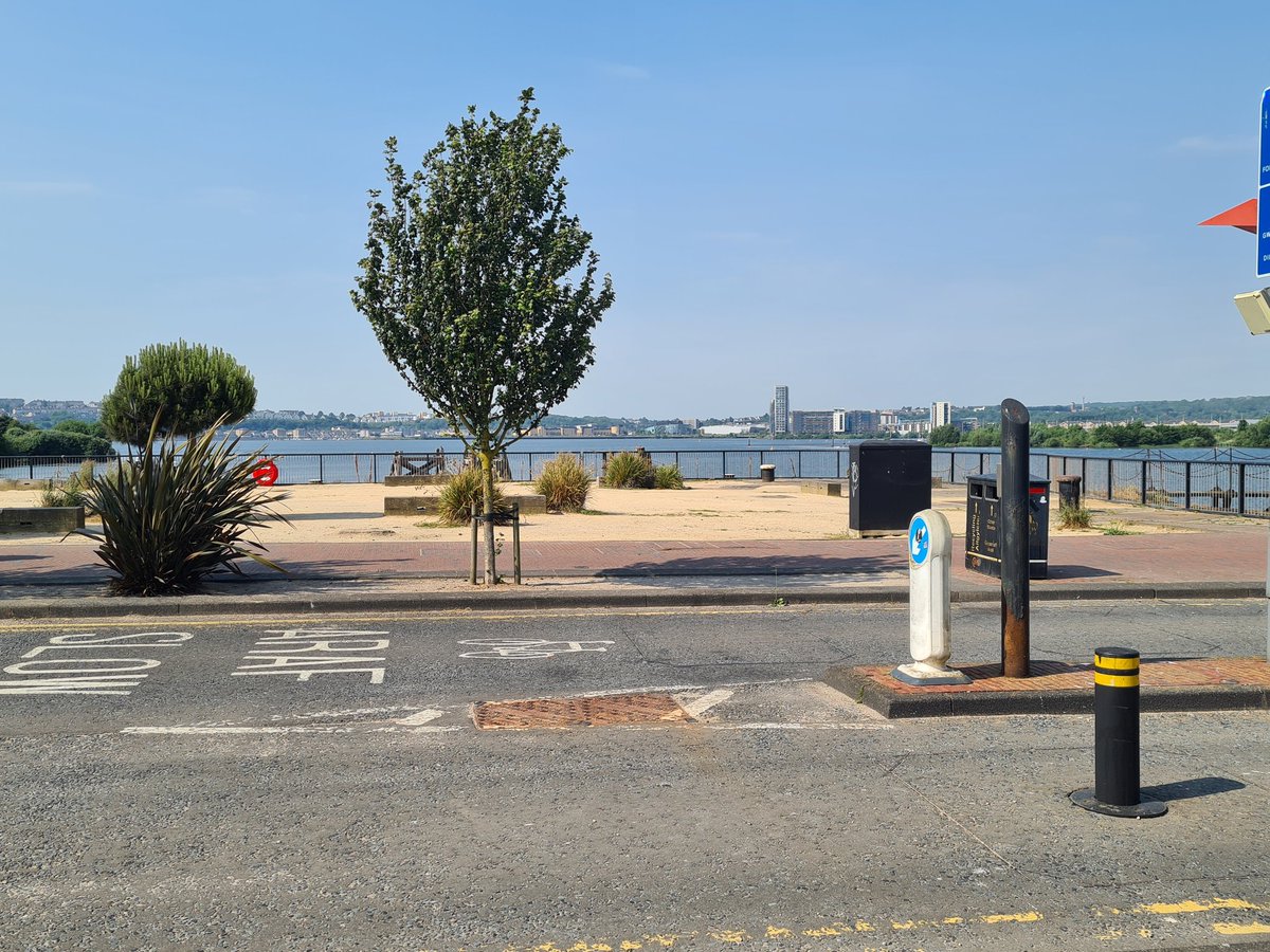 rhncafc's tweet photo. I've had 9am meetings in worse places 🤣 https://t.co/DUXHpsZ6La