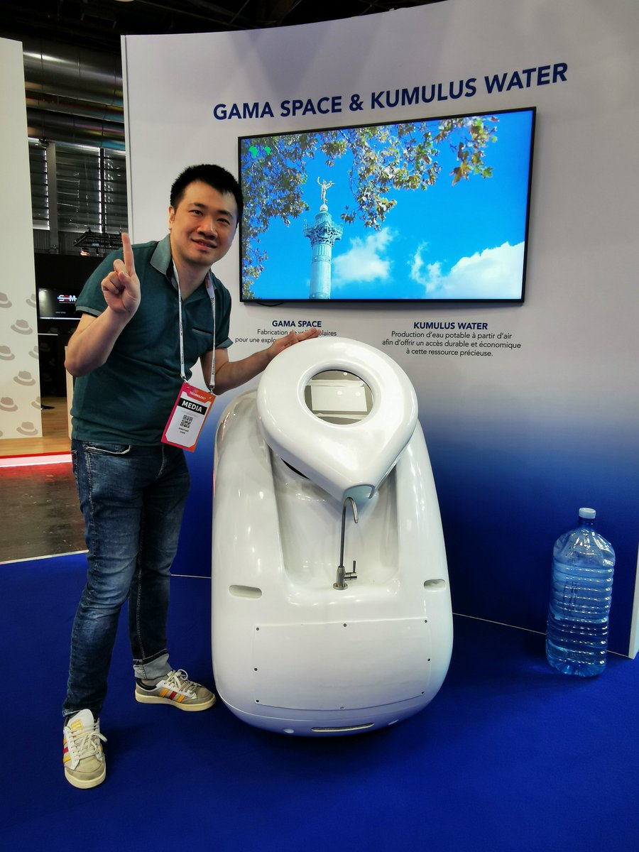 Jonathan Chan 💡📣 (@chanperco) on Twitter photo Ma #startup numéro 1️⃣ l'année dernière.
<a href="/KumulusWater/">Kumulus Water</a> transforme l'air en eau potable de manière écologique.
Grâce à un système alimenté par l'énergie solaire, ils capturent l'humidité de l'air, la filtrent et la transforment en eau potable.
Génial non ?
#Vivatech Ma #startup numéro 1️⃣ l'année dernière.
<a href="/KumulusWater/">Kumulus Water</a> transforme l'air en eau potable de manière écologique.
Grâce à un système alimenté par l'énergie solaire, ils capturent l'humidité de l'air, la filtrent et la transforment en eau potable.
Génial non ?
#Vivatech