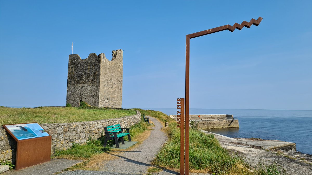 Discover Easkey pier and Roslee Castle in West Sligo... choosesligo.com/sligo-castles.… It's one of the #WildAtlanticWay waypoints #choosesligo #Sligo