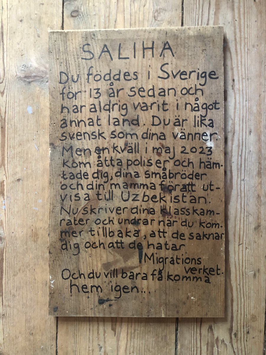 På internationella flyktingdagen 20/6 i Kungälv kommer jag att komplettera #denstorasaknaden med en ny bräda som står för alla barn som utvisas idag , 2023, från Sverige och som aldrig varit i ett annat land. #barnkonventionen <a href="/MariaStenergard/">Maria M Stenergard</a>