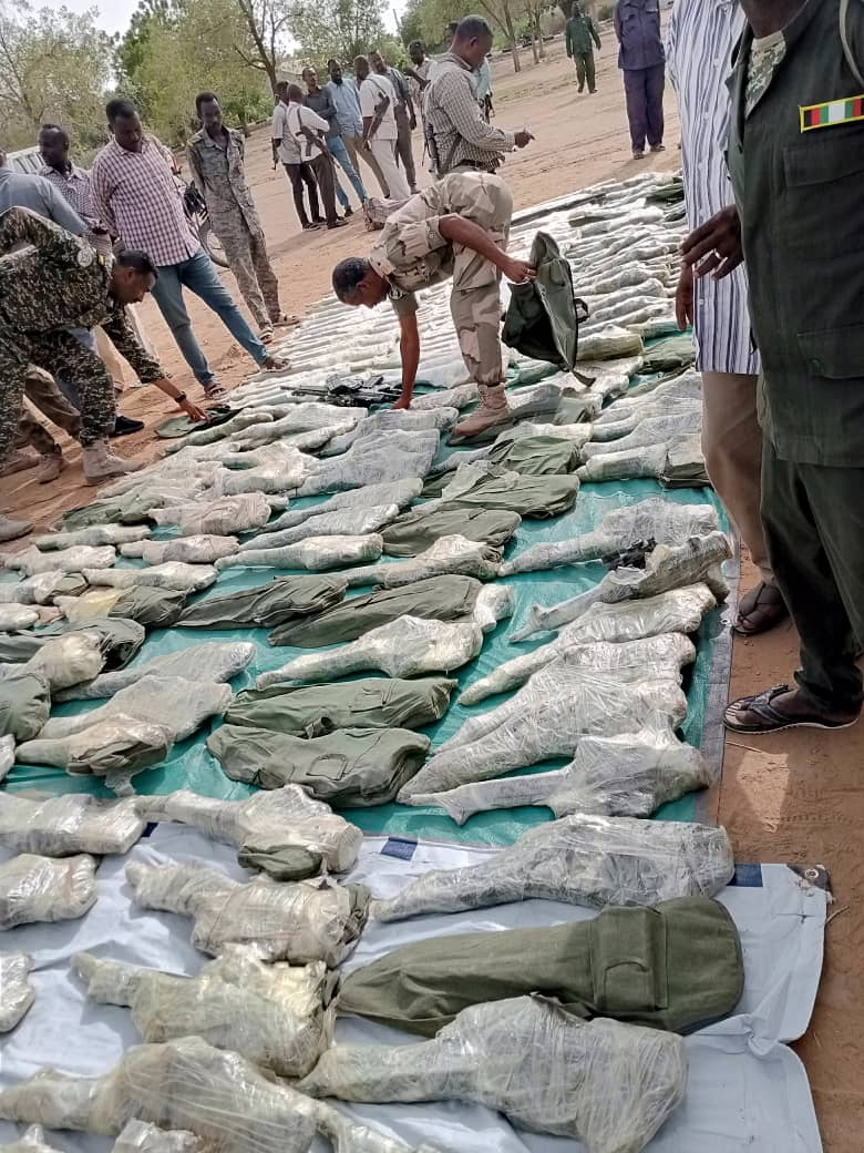 war_noir's tweet image. #Sudan 🇸🇩: The Sudanese Forces captured a large number of G3A3 and G3A4 rifles in #Kassala, which were allegedly planned to be supplied to the Rapid Support Forces (#RSF).

Rifles (at least some) appear to be #Saudi G3 rifles —very likely smuggled from #Yemen 🇾🇪 via #Eritrea 🇪🇷.